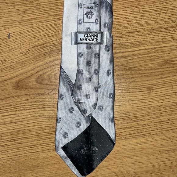 Versace tie - Picture 4 of 4